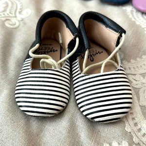 Monkey feet striped Shoes